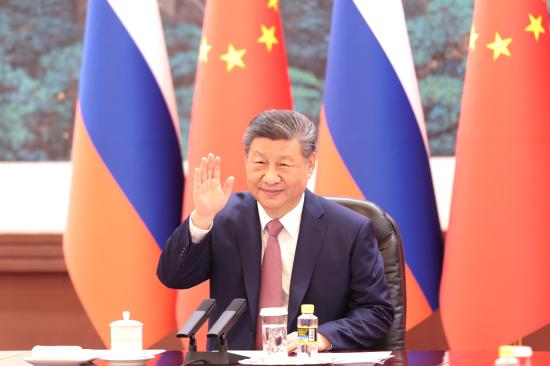 中央军委举行慰问驻京部队老干部迎新春文艺演出 习近平向全军老同志祝贺新春