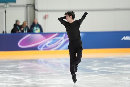 （米兰冬奥会）中国短道速滑队进行训练