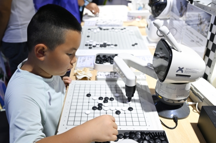 当AI成为“标配”，青少年何以“适配”