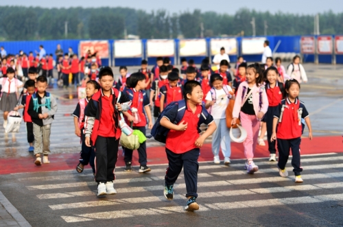 抵制“网络烂梗”的语文老师：当学生齐喊“包的” 我发起“语言保卫战”