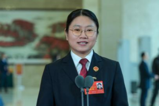 四川省人大代表尹鹤鸣：用爱与法律为未成年人撑起温暖天空