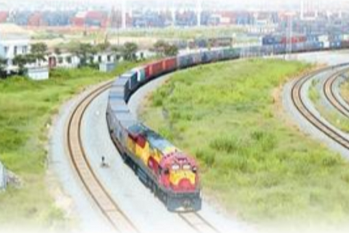 坚持对外开放，推动多领域合作共赢